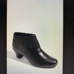 Munro Gracee Bootie Black 9 M worn once!